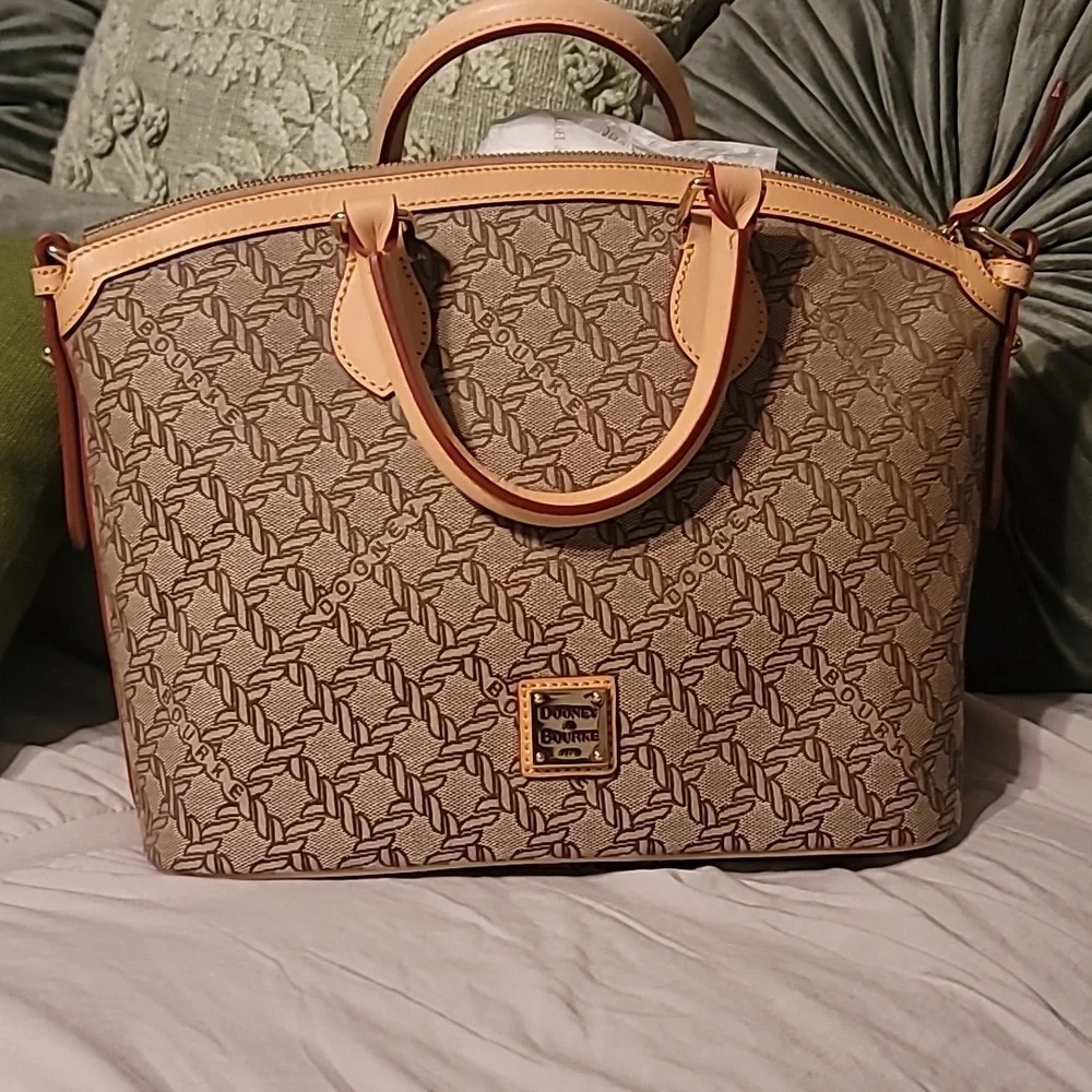 🆕Dooney & Bourke Brown and Tan Handbag